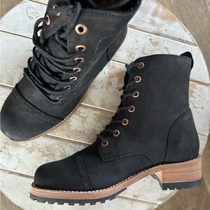 New Portland Leather Goods Patina Leather Lace Up Boots Shadow Black